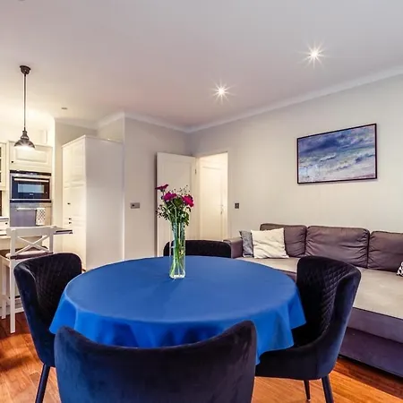 Sunny By The Sea With Garage Апартаменты *