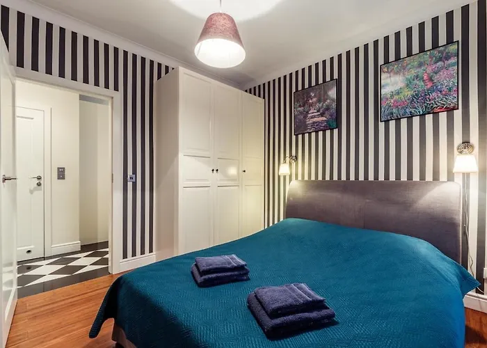 Sunny By The Sea With Garage