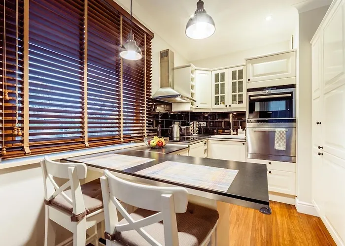 Sunny By The Sea With Garage